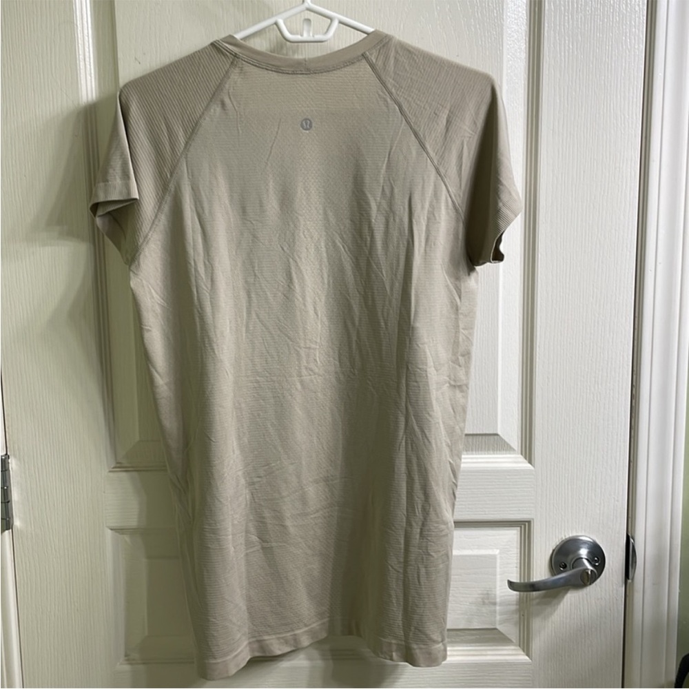 Lululemon top - Picture 2 of 2
